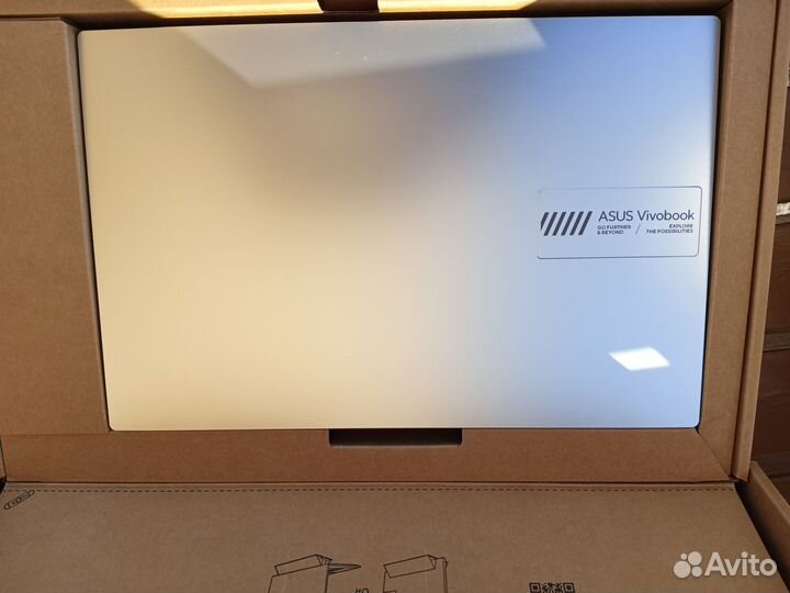 Asus vivo book E1404FA-EB153W