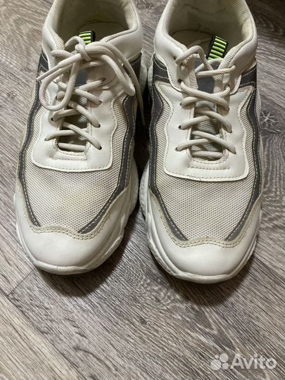 Кроссовки женские