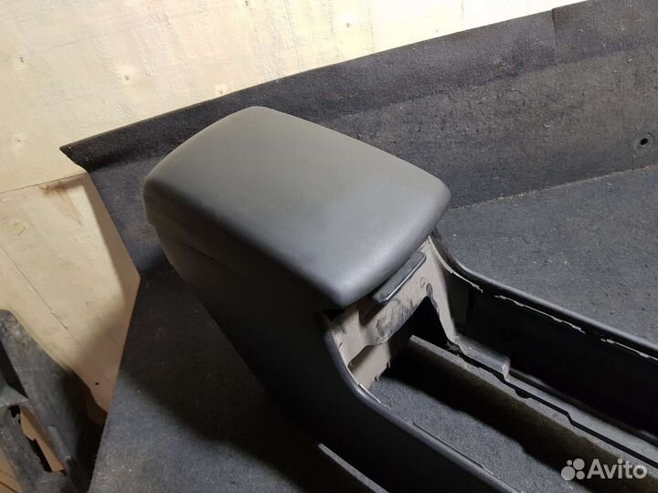 Подлокотник Mazda 3 BK