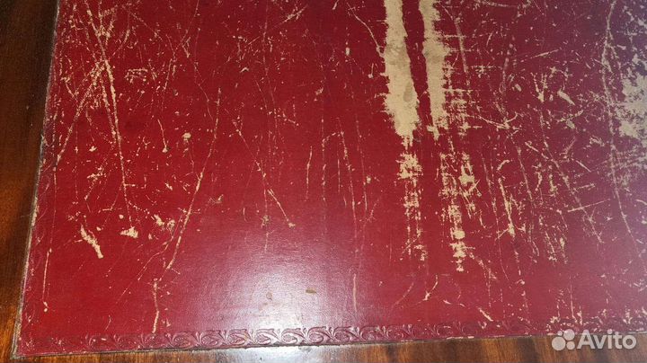 Верхушка антикварного бюро