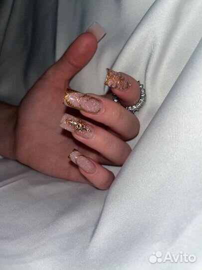 Маникюр и педикюр