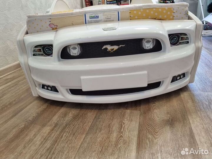 Детская кровать машина