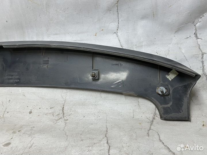 Спойлер двери багажника Toyota auris e15 хеч 06-12