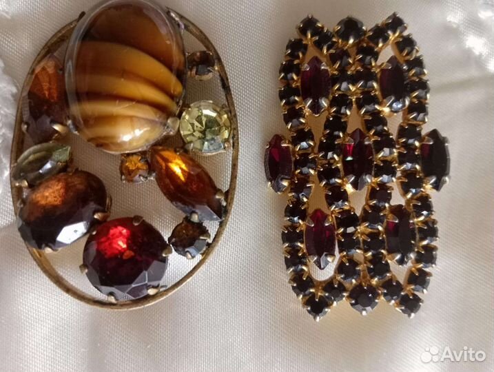 Броши в ассортименте