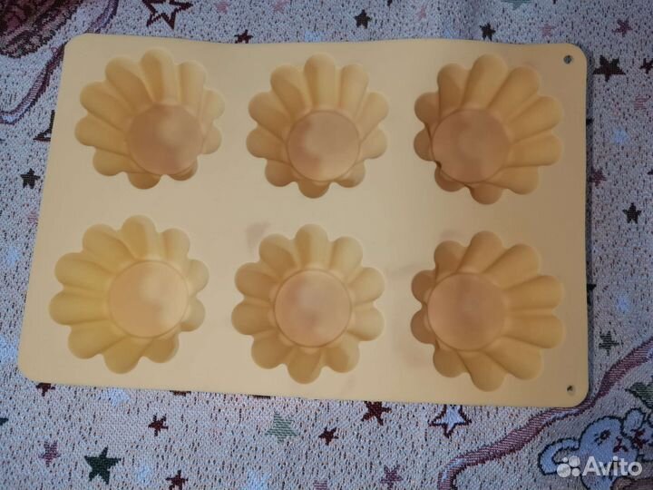 Бесплатно Форма силиконовая для кексов