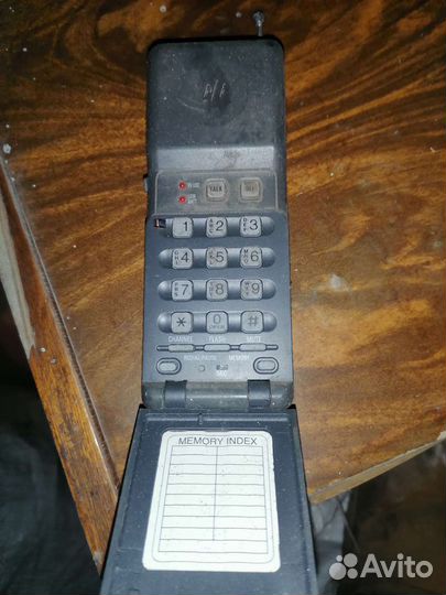 Мобильный телефон 90х