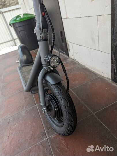 Продам электросамокат iconBIT Trident 120 DUO