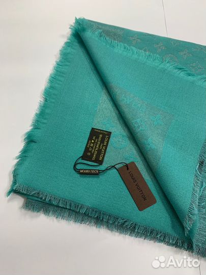 Платок,шаль LV зеленый,142х142 с люрексом