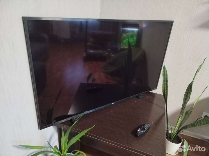 Смарт телевизор LG диагональ 140см