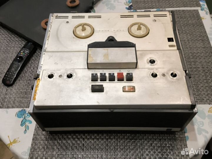 Катушечный магнитофон Комета 209