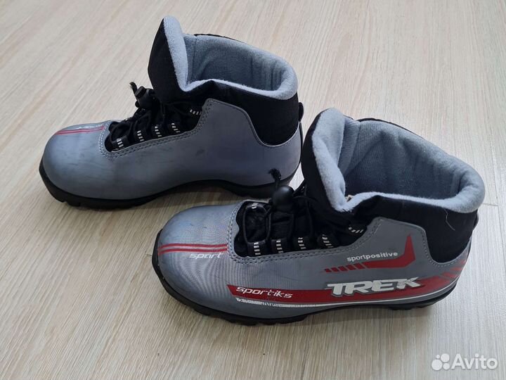 Лыжные ботинки 33 трэк