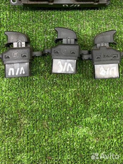 Кнопки стеклоподъемников Mazda Demio 2 dy5w