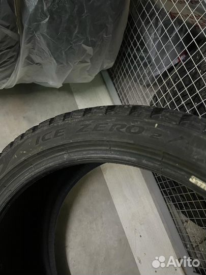 Pirelli Ice Zero 2 255/35 R19