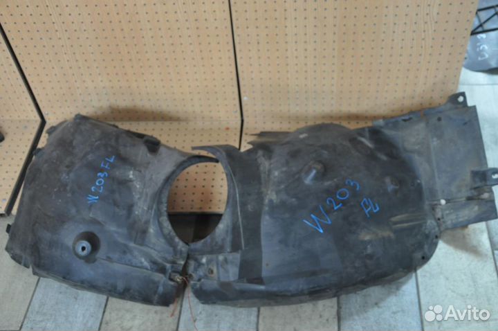 Подкрылок передний левый mercedes-benz C-class W