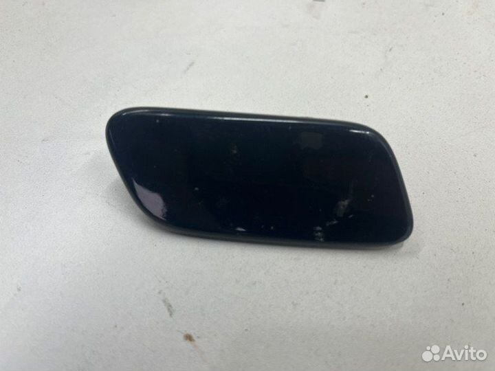 Крышка омывателя фары передняя правая Toyota Land