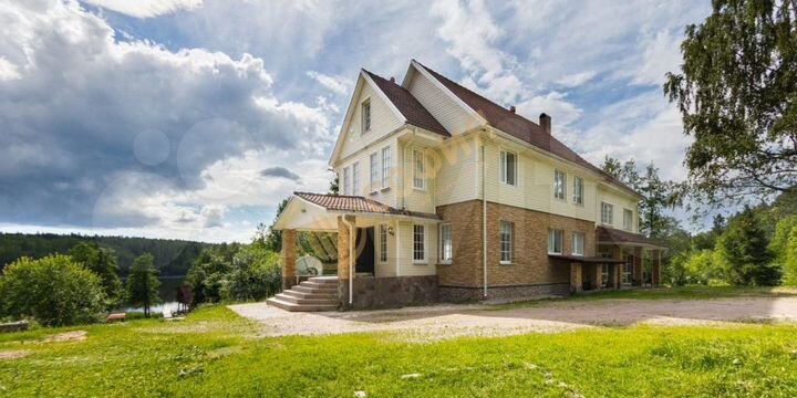 Коттедж 300 м² на участке 2 га