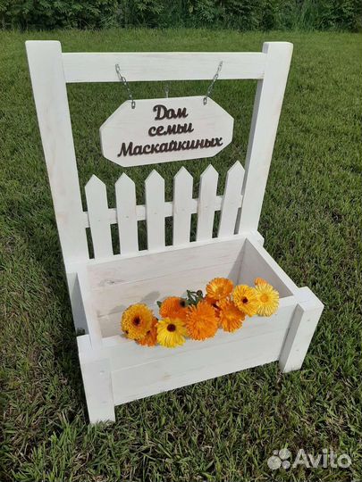 Деревянное кашпо для цветов