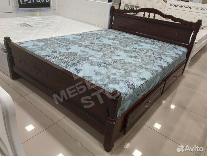 Кровать массив