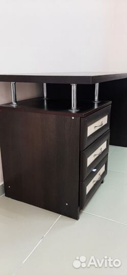 Письменный стол офисный