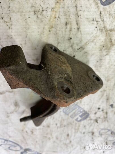 Кронштейн полуоси Ford Fusion