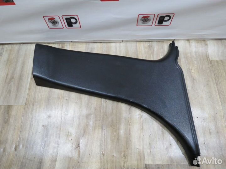 Обшивка стойки средняя правая Mazda 3 BK