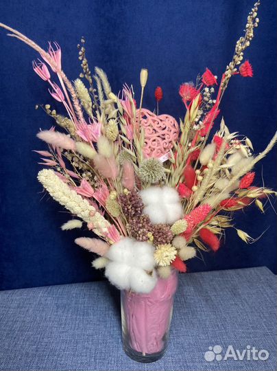 Букет из сухоцветов в вазе