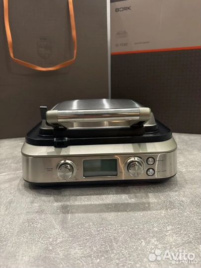 Вафельница Bork g702