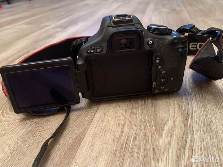 Зеркальный фотоаппарат