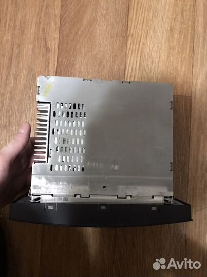 Продаю штатную магнитолу