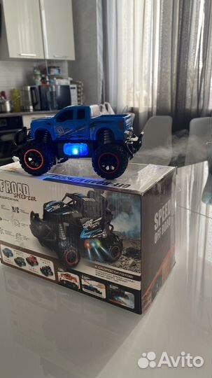 Машина на пульте управления внедорожник