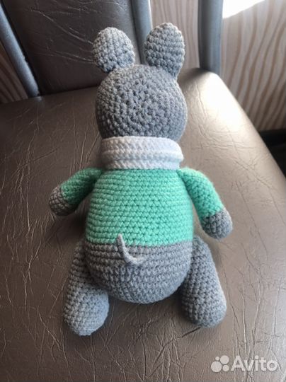 Вязаная игрушка бегемот