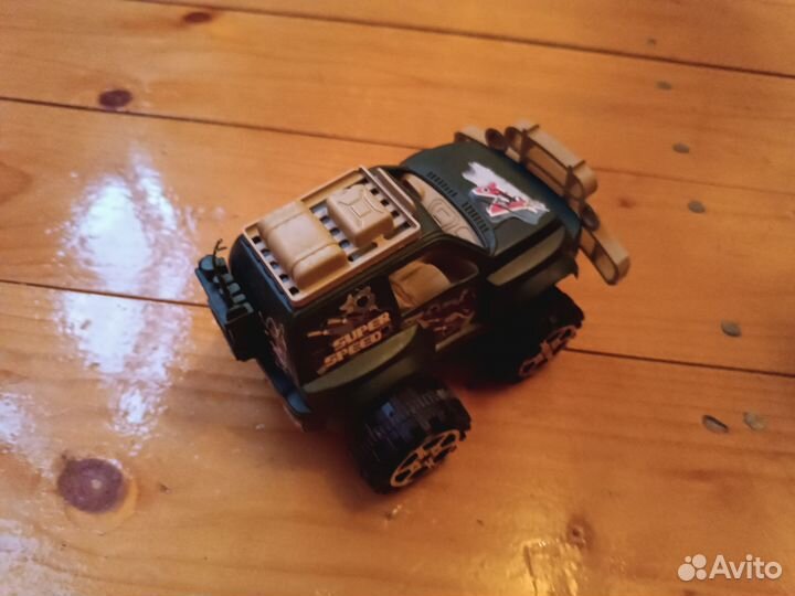 Игрушечная военная техника