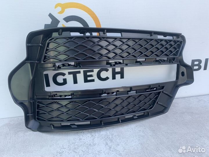 Решетка переднего бампера Mercedes A2048853022