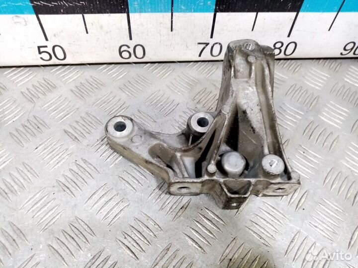 Б/У Кронштейн кпп левый#001