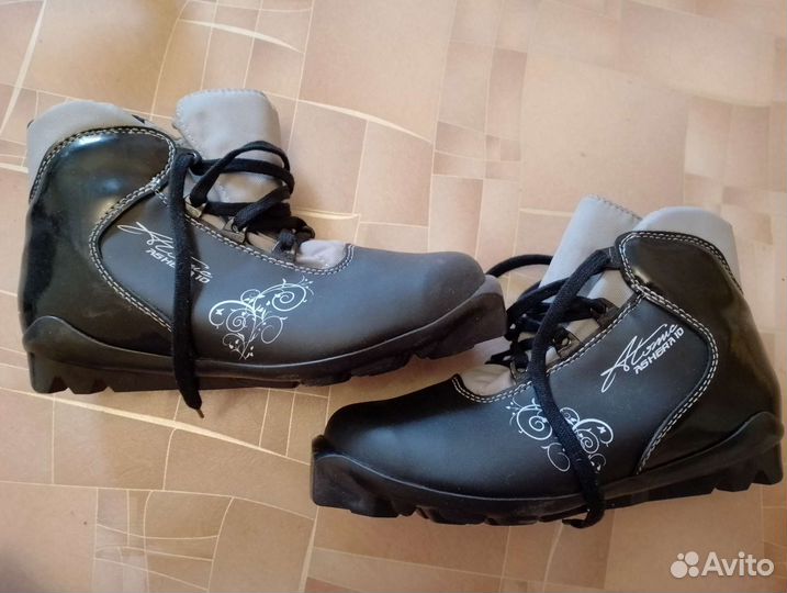 Лыжные ботинки atomic ashera 10