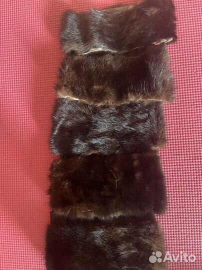 Крупные куски меха норки, мутона, лисы чернобурки