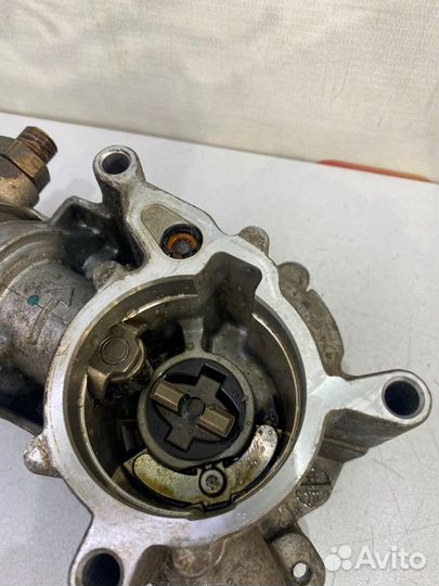 Вакуумный насос Audi Q3 8UB cczc 2012