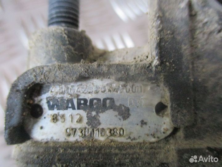 Ускорительный клапан Mercedes-Benz A0064290044