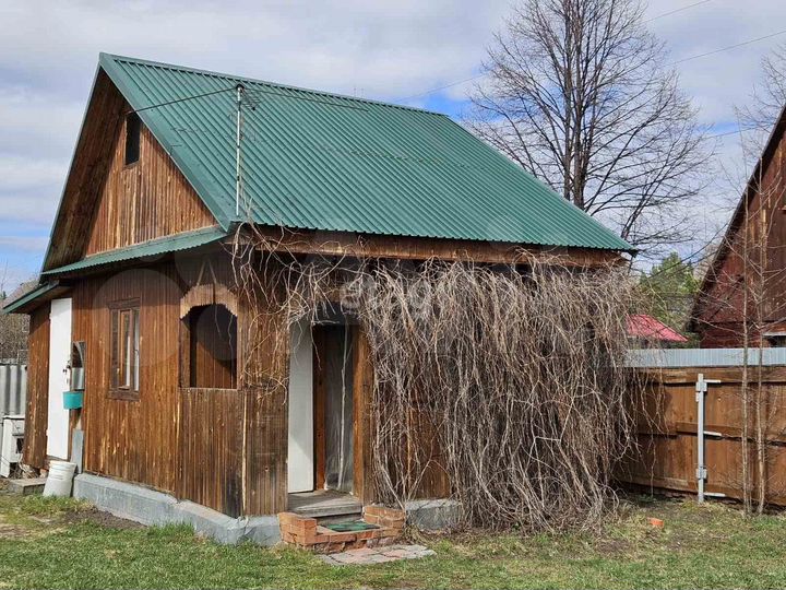 Дача 20 м² на участке 10 сот.