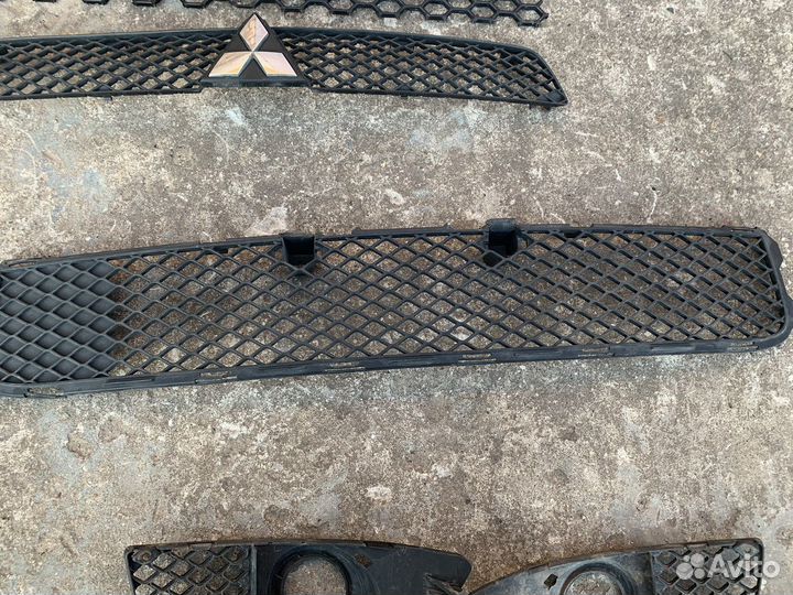 Решетки бампера mitsubishi lancer 10