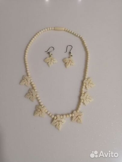 Колье из кости