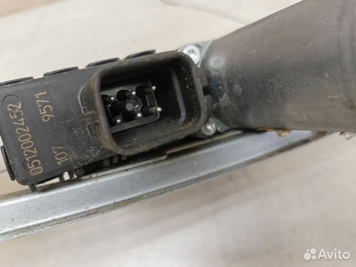 Стеклоподъемник электрический задний правый