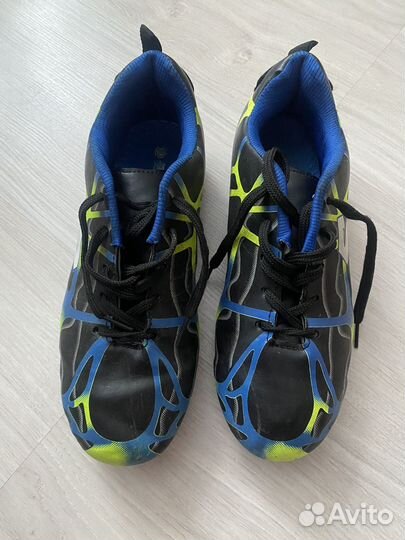 Детские футбольные бутсы