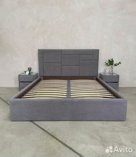 Кровать двуспальная с мягким изголовьем