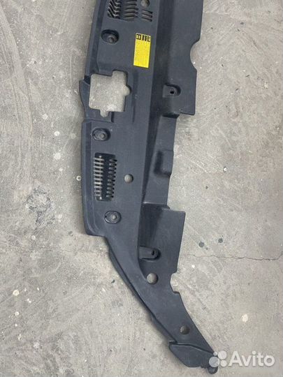 Накладка замка капота Toyota Highlander 3