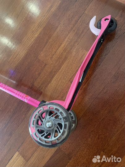 Самокат Mini Micro Deluxe Magic розовый LED