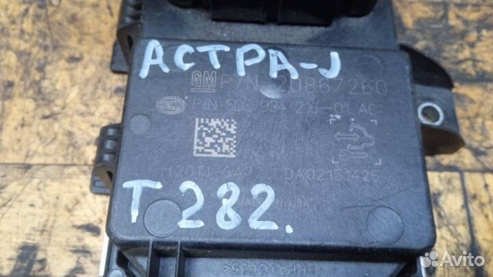 Блок управления топливным насосом Opel Astra J 1.6