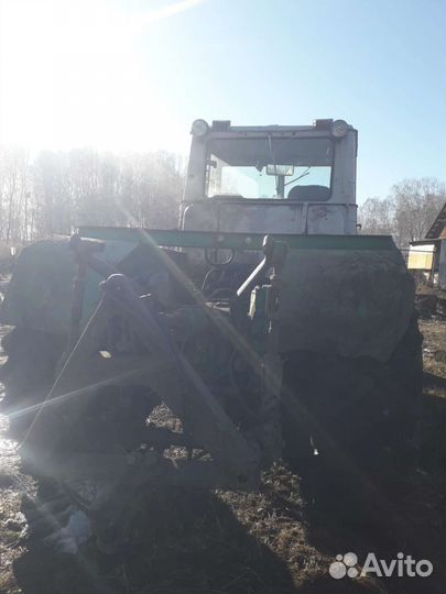 Вспашка земли трактором