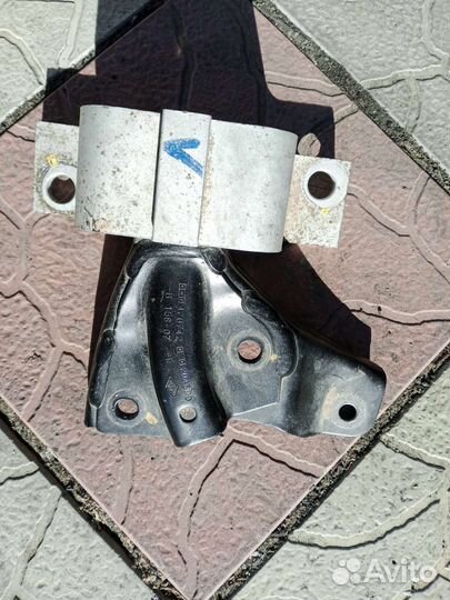 Опора двс Renault Logan