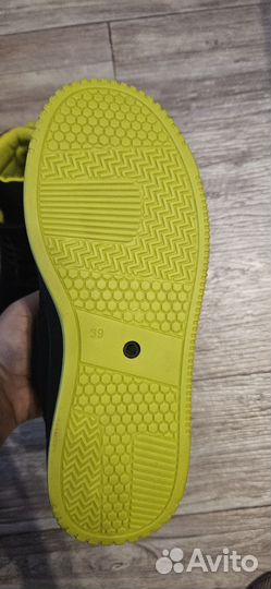 Продам ботинки демис для мальчика р.39